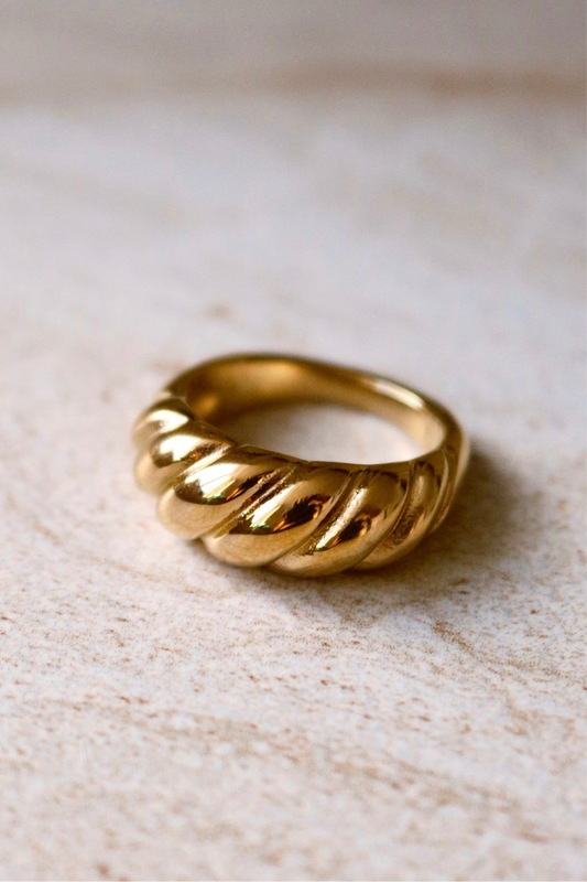 Croissant Ring Gold