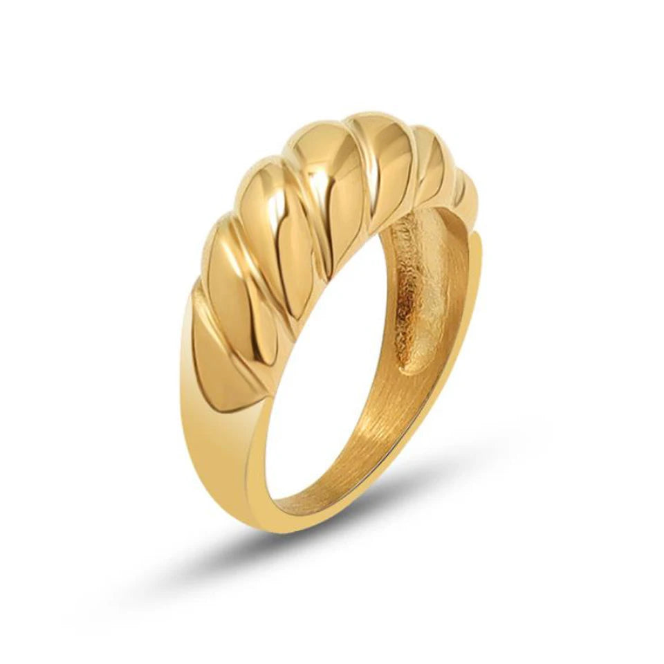 Croissant Ring Gold